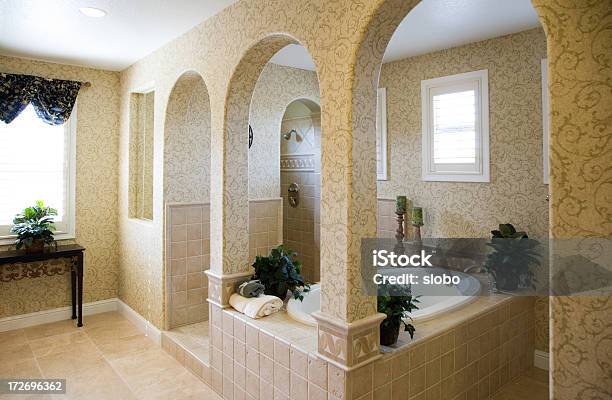 Arcos De Baño Foto de stock y más banco de imágenes de Arco - Característica arquitectónica - Arco - Característica arquitectónica, Baldosa, Bañera