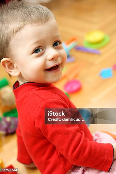 Happy Niño Foto de stock y más banco de imágenes de 12-17 meses - 12-17 meses, Alegre, Alegría