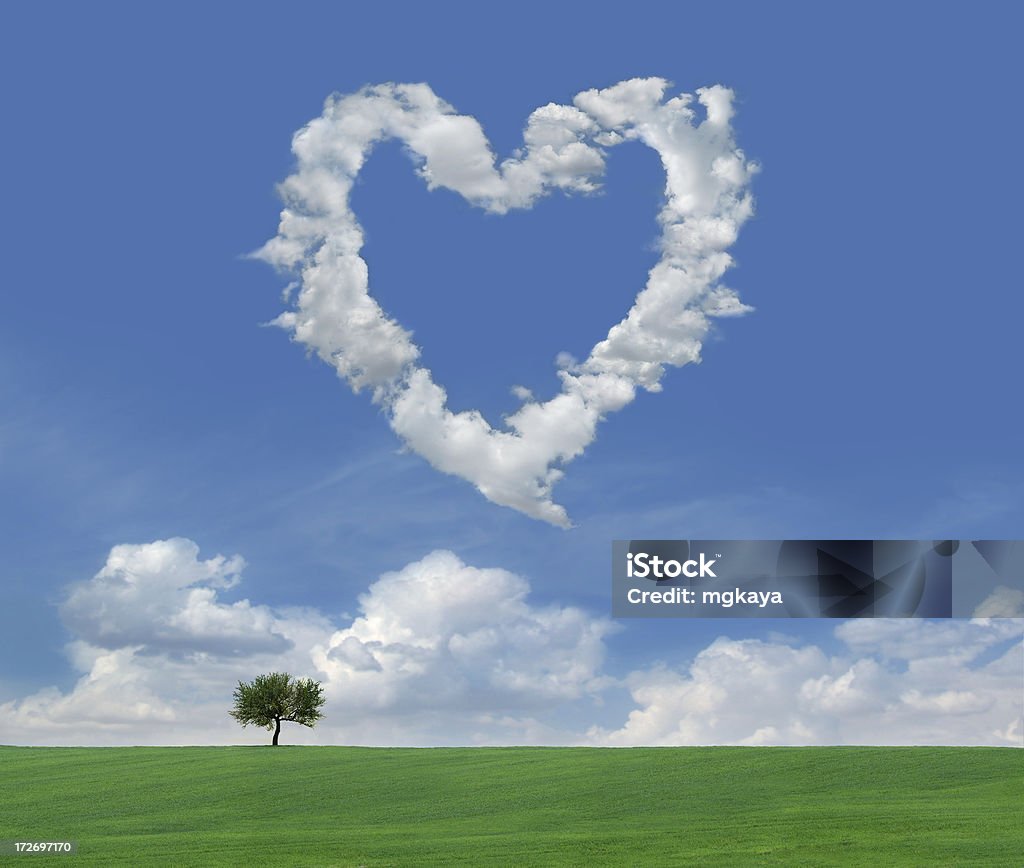 Nuvole di AMO 4 - Foto stock royalty-free di Simbolo di cuore