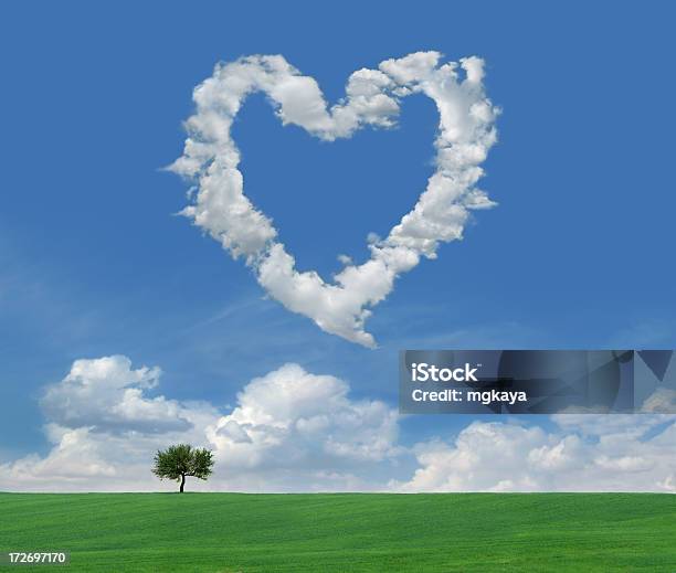 Chmury Miłości 4 - zdjęcia stockowe i więcej obrazów Serce - Symbol idei - Serce - Symbol idei, Drzewo, Chmura