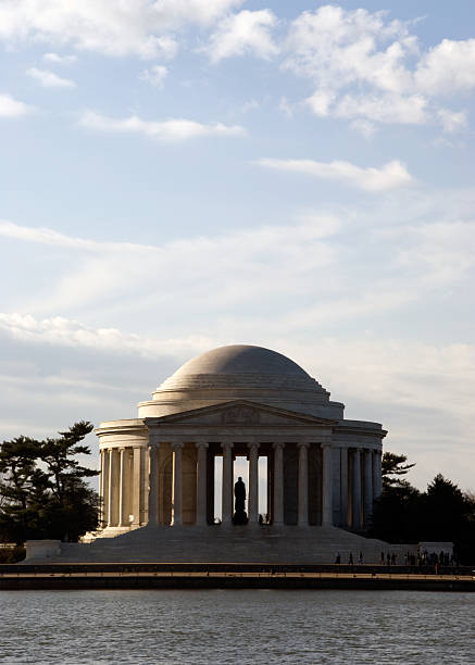 istock Jefferson Memorial in Morning Sunlight 172697301