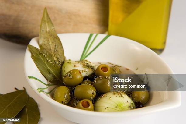 Eingelegte Oliven Stockfoto und mehr Bilder von Blatt - Pflanzenbestandteile - Blatt - Pflanzenbestandteile, Essgeschirr, Essig