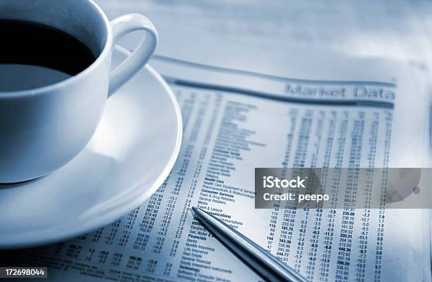 Foto de Série De Finanças e mais fotos de stock de Analisar - Analisar, Azul, Bolsa de valores e ações