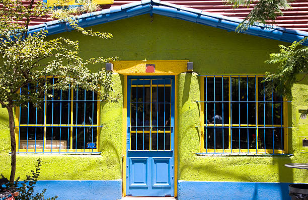 green house de la boca - argentina buenos aires door la boca photos et images de collection