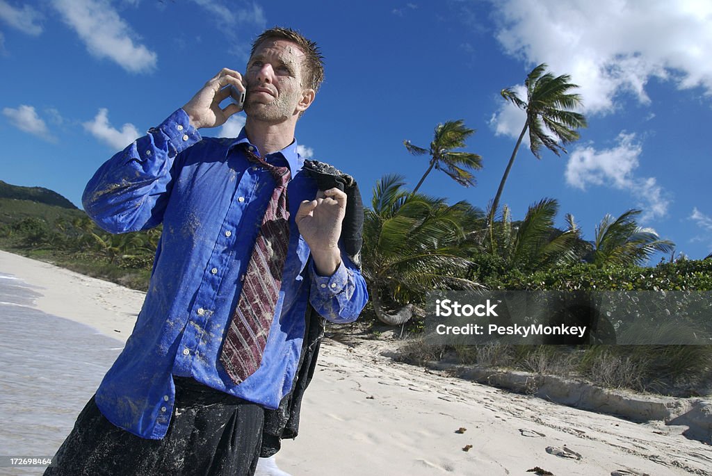 Ouais, je me suis envolé économie Homme d'affaires perdu sur plage tropicale - Photo de En rade libre de droits