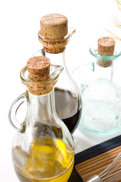 istock bottle and olive oil 172698551