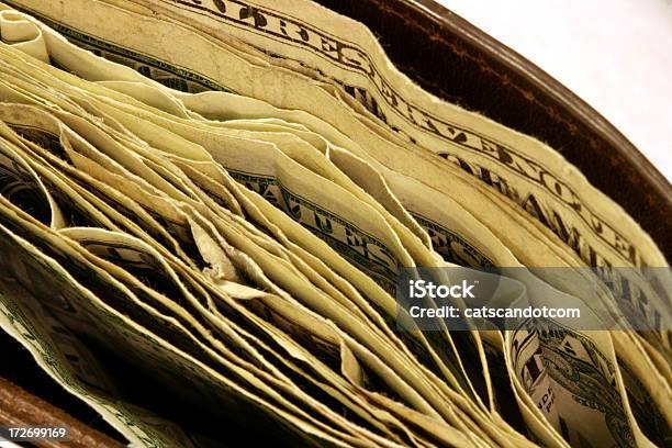 Makro W Portfelu Pęcznieją Z Pieniędzmi - zdjęcia stockowe i więcej obrazów Banknot - Banknot, Biznes, Budynek federalny