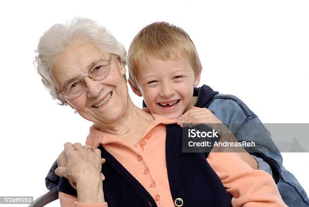 Avendo Divertimento - Fotografie stock e altre immagini di Nipoti maschi e femmine - Nipoti maschi e femmine, Nonna, Sfondo bianco