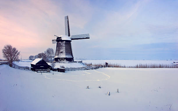 moulin à vent d'hiver - schermerhorn photos et images de collection
