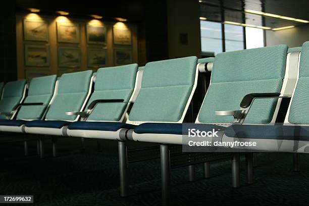 Flughafenterminal Stockfoto und mehr Bilder von Abenddämmerung - Abenddämmerung, Abflugbereich, Abwarten