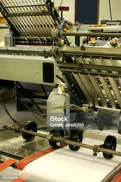 Máquina De Dobra De Papel - Fotografias de stock e mais imagens de Documento - Documento, Encadernação, Fabricar