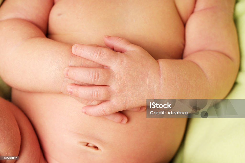 Recién nacido manos - Foto de stock de Bebé libre de derechos