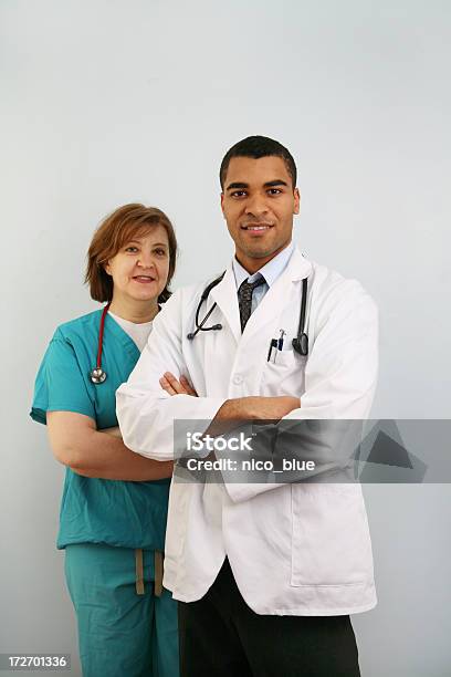 Foto de Médico E Enfermeira e mais fotos de stock de Adulto - Adulto, Adulto de idade mediana, Adulto maduro