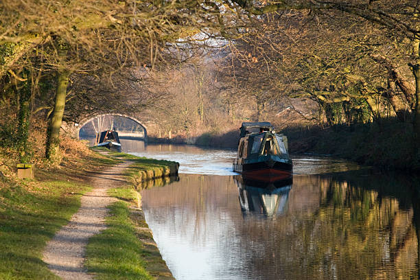 bridgewater canale, moore, warrington, cheshire - canal narrow boat nautical vessel england foto e immagini stock