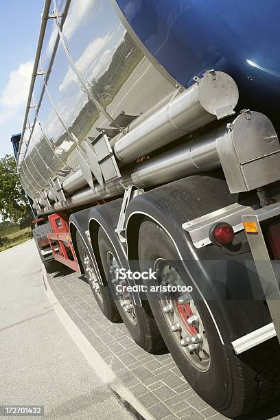 Tanklastwagen Stockfoto und mehr Bilder von Benzin - Benzin, Schweres Nutzfahrzeug, Tanklastwagen