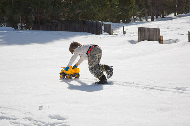 istock Kid On Snow Playing Truck 172702770