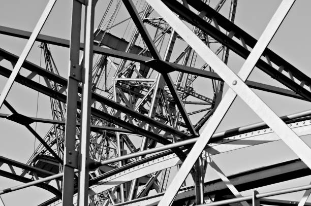 istock criss cross girders 172703175