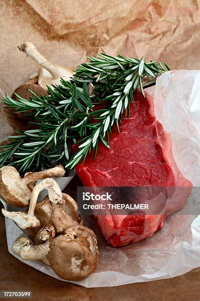 Photo libre de droit de Steak De Qualité banque d'images et plus d'images libres de droit de Aliment - Aliment, Aliment cru, Aliments et boissons