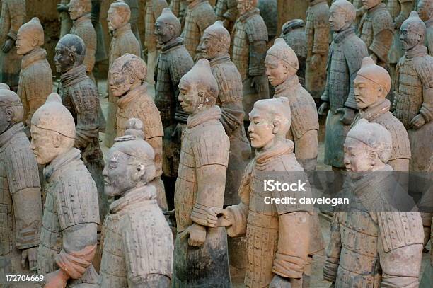Foto de Famosos Guerreiros De Terracota De Xian China e mais fotos de stock de Arcaico - Arcaico, Arqueologia, Barro