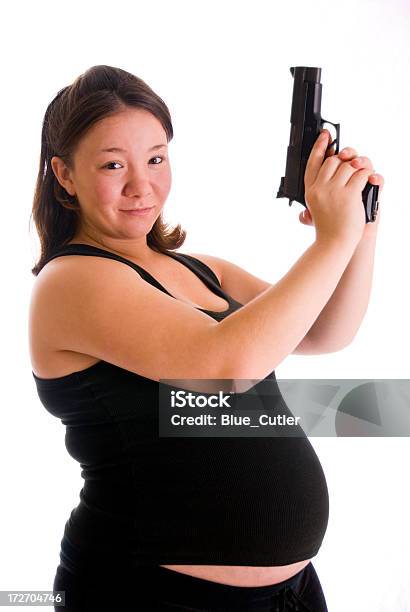 W Ciąży Z Pistoletu 2 - zdjęcia stockowe i więcej obrazów Ciężarna - Ciężarna, Kobiety, Strzelać