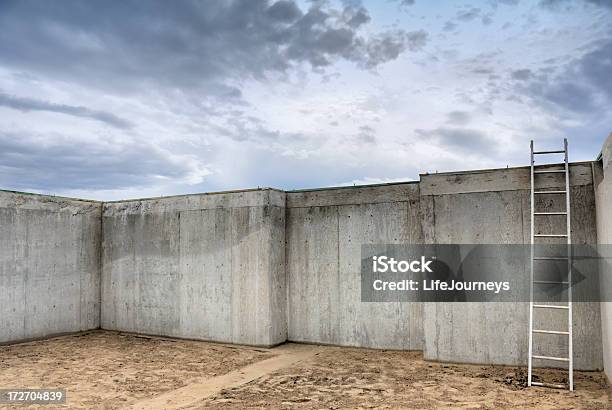 Bauarbeiten In Abstrakter Neuer Foundation Mauern Im Frühen Sonnenaufgang Stockfoto und mehr Bilder von Stützmauer