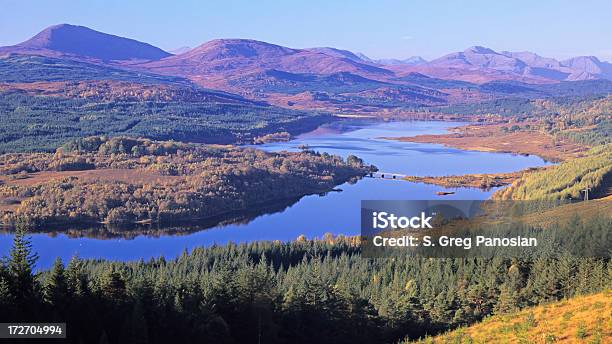 Loch Garry Foto de stock y más banco de imágenes de Agua - Agua, Agua estancada, Aire libre