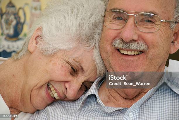 Счастливый Пожилая Пара — стоковые фотографии и другие картинки 70-79 лет - 70-79 лет, Активный пенсионер, Беззаботный