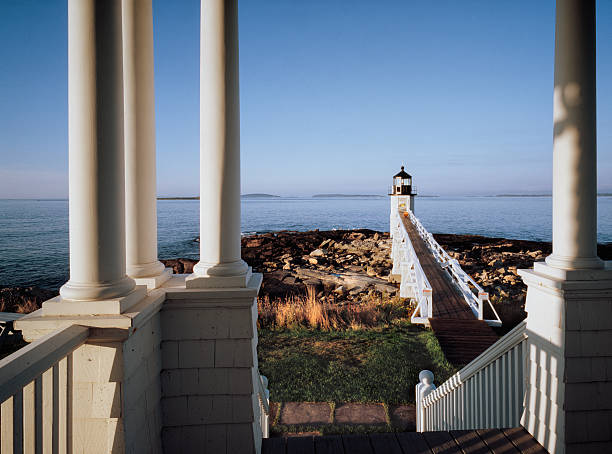 farol de marshall point com varanda keeper's - lighthouse marshall point lighthouse maine sea - fotografias e filmes do acervo