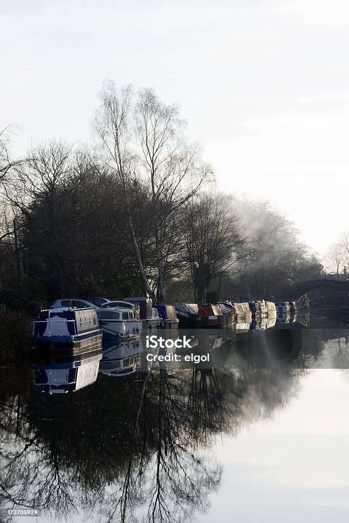 Bridgewater Canal no Moore, Cheshire - Foto de stock de Atracado royalty-free