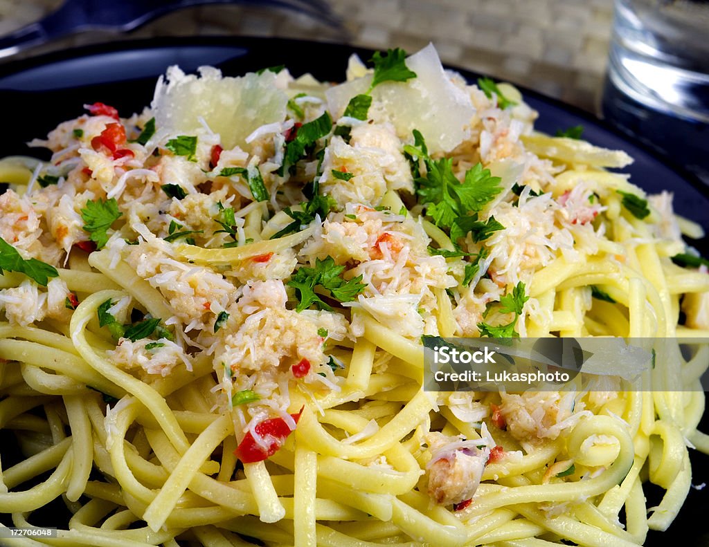 Linguine z makaronu, mięsa Sos z crab - Zbiór zdjęć royalty-free (Krab - Owoce morza)