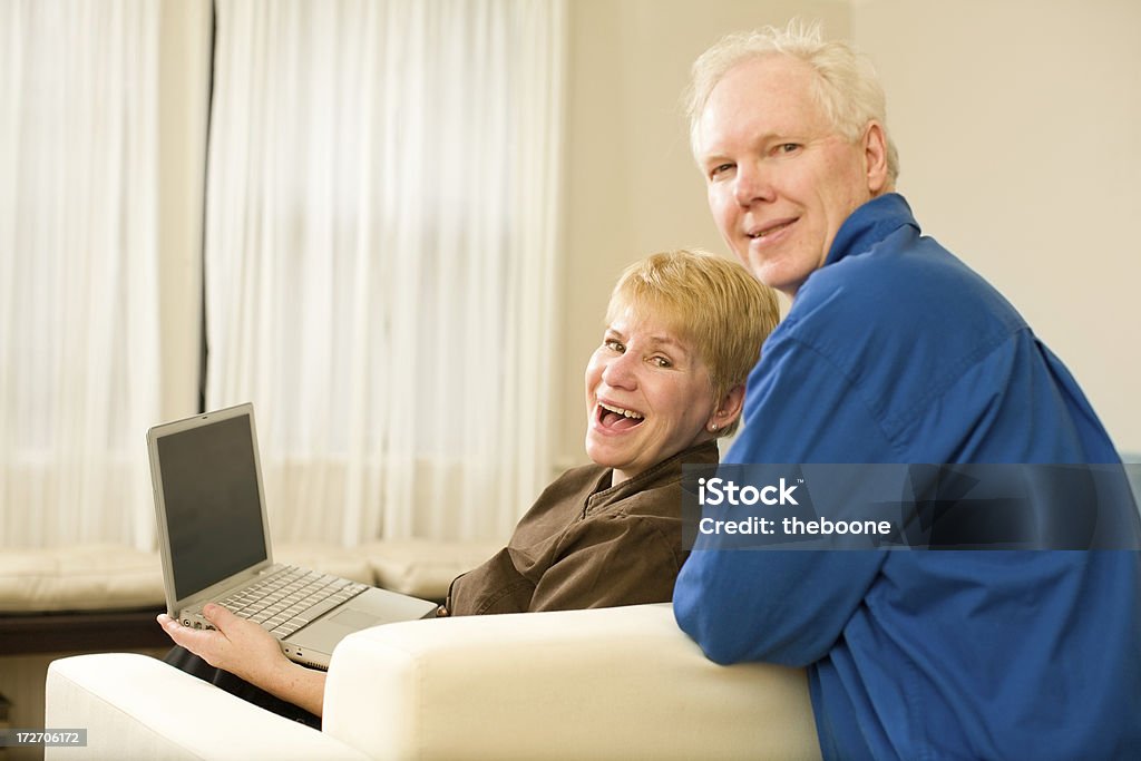 baby boomer pareja - Foto de stock de 45-49 años libre de derechos