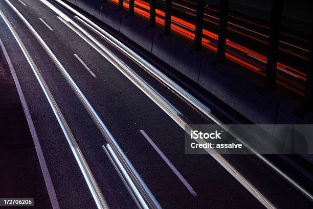 Autobahn セミオープンのトンネル - アウトバーンのストックフォトや画像を多数ご用意 - アウトバーン, アクションショット, アスファルト