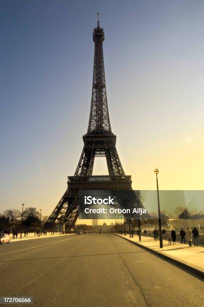 Tour Eiffel - zdjęcia stockowe i więcej obrazów Architektura - Architektura, Brzask, Europa - Lokalizacja geograficzna
