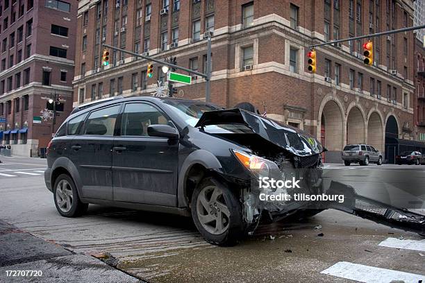 Acidente De Carro - Fotografias de stock e mais imagens de Carro - Carro, Acidente de Carro, Amolgado