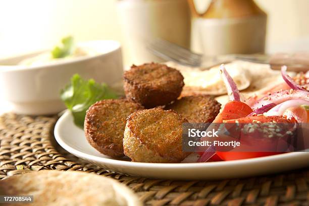 Mezze Falafel E Hummus - Fotografie stock e altre immagini di Hummus - Hummus, Asia Occidentale, Cece