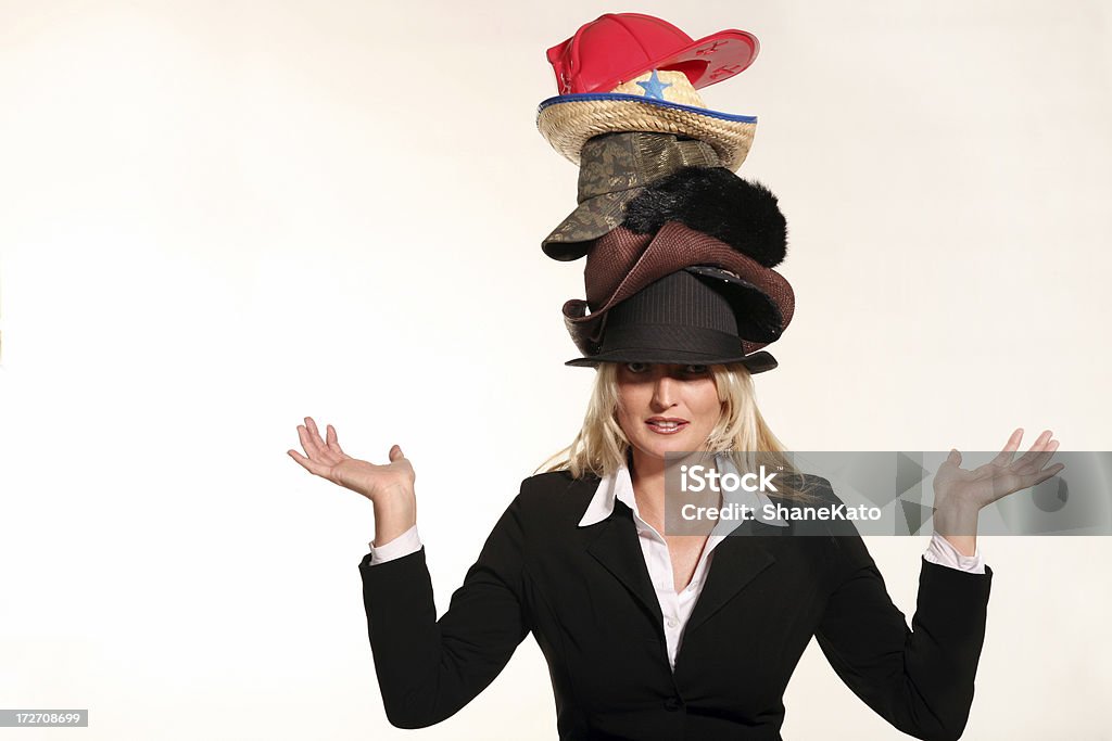 Business-Frau, die Ausgleich Leben tragen zu viele Mützen - Lizenzfrei Hut Stock-Foto
