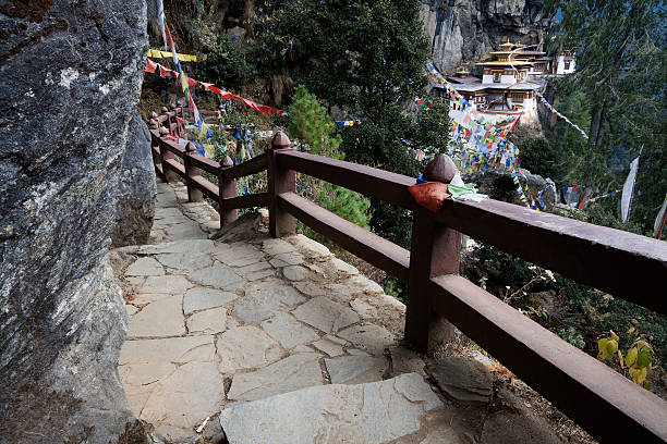 monastère de taktsang au bhoutan - monastère de taktsang photos et images de collection