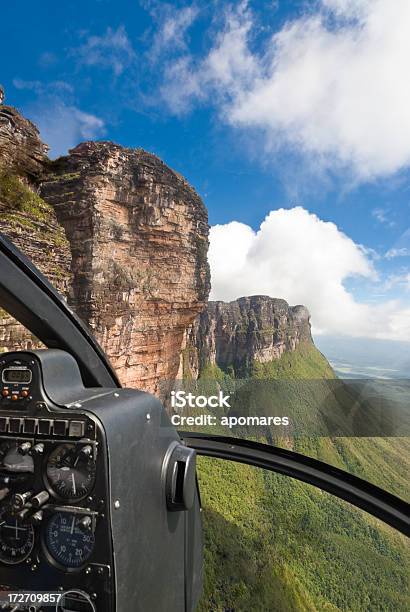 Foto de Auyantepuy Montanha De Mesa e mais fotos de stock de Auyán-tepui - Auyán-tepui, Avião, Beleza natural - Natureza