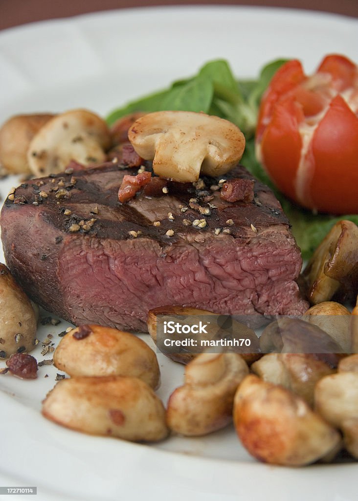 Filetsteak moyenne mit Champignons - Photo de 2000-2009 libre de droits