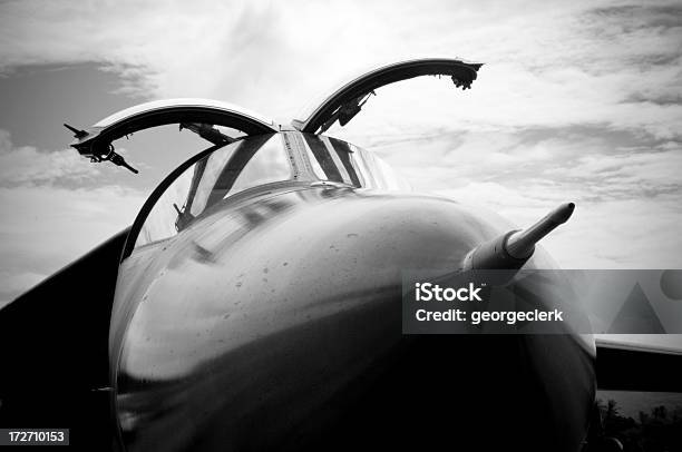F111 Носа И Кокпит — стоковые фотографии и другие картинки 1980-1989 - 1980-1989, Самолёт, Авиационная электроника
