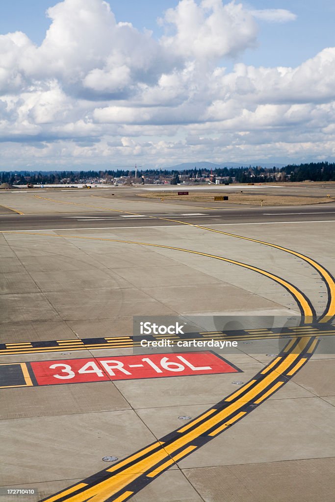 Pista do aeroporto - Foto de stock de Pista de aterrissagem royalty-free