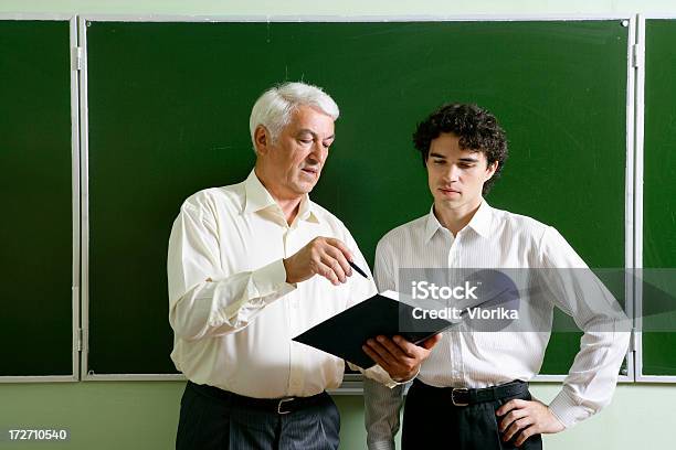 Dozenten Und Studenten Stockfoto und mehr Bilder von Akademisches Lernen - Akademisches Lernen, Aktiver Senior, Alter Erwachsener