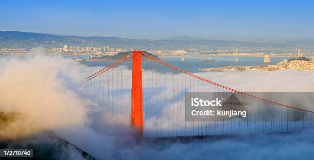 Golden Gate Bridge Em Nuvens - Fotografias de stock e mais imagens de Ajardinado - Ajardinado, Arquitetura, As Américas