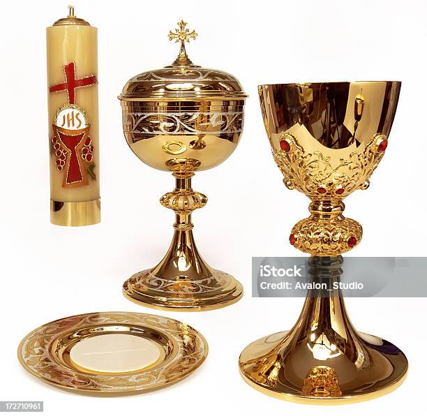 Foto de Acessórios A Comunhãoisoladas Brancas e mais fotos de stock de Cálice - Objeto religioso - Cálice - Objeto religioso, Dourado - Descrição de Cor, Ouro - Metal