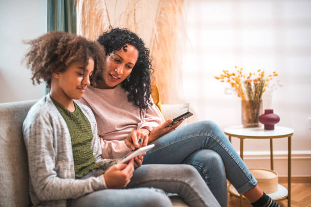 E-Reader Bonding in a Domestic Living Room