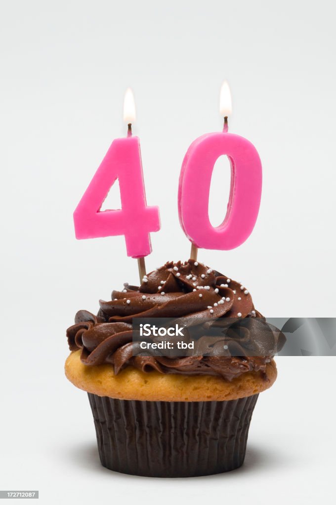cupcake de aniversário - Foto de stock de Vela - Equipamento de Iluminação royalty-free