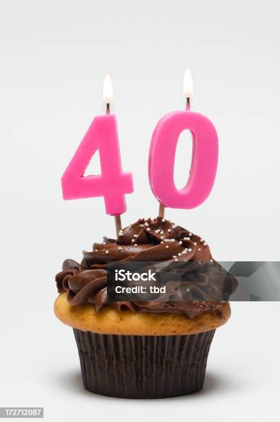 Foto de Cupcake De Aniversário e mais fotos de stock de Vela - Equipamento de Iluminação - Vela - Equipamento de Iluminação, Número 40, Aniversário