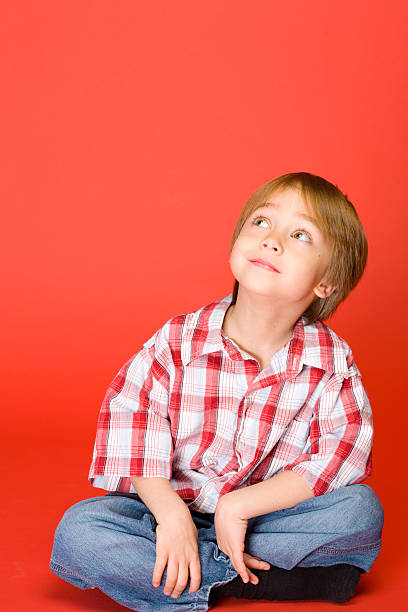istock Little boy sits and looks up 172713205