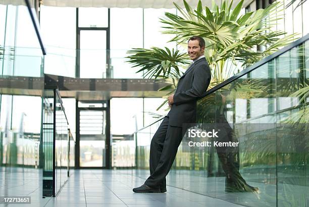 Foto de Empresário Sorridente e mais fotos de stock de Legal - Legal, Negócio empresarial, Palmeira