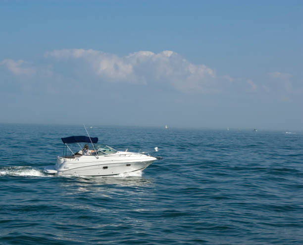 istock Power boat cruise 172713717
